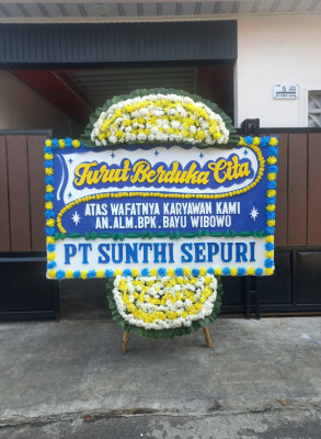 Papan Bunga Duka di Landasan Ulin