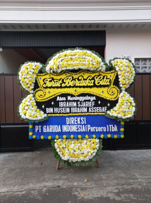 Papan Bunga Duka di Landasan Ulin