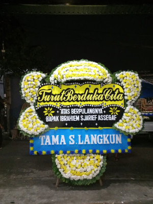 Papan Bunga Duka di Landasan Ulin