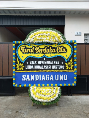 Papan Bunga Duka di Landasan Ulin