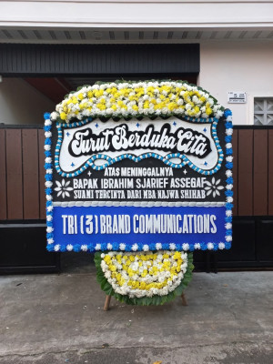 Papan Bunga Duka di Landasan Ulin
